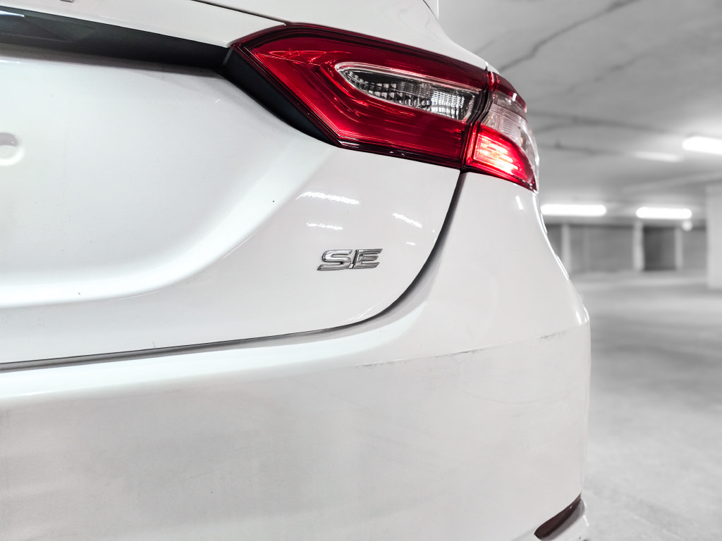 Used 2020 Toyota Camry SE FWD image 11