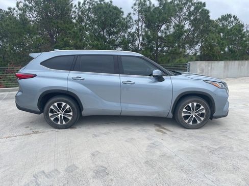 Used 2020 Toyota Highlander XLE image 8