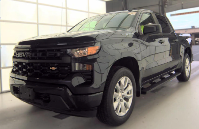Used 2022 Chevrolet Silverado 1500 Custom AWD/4WD image 1