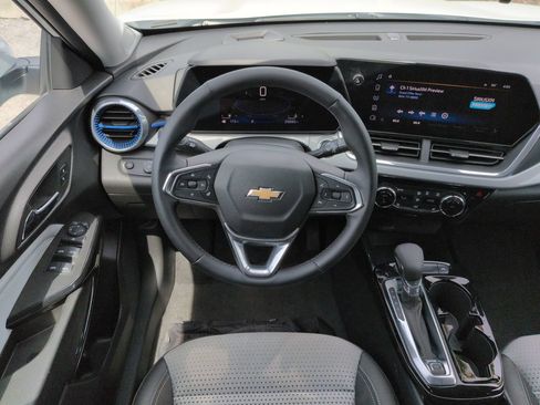 Used 2024 Chevrolet Trax LT w/ Driver Confidence Package FWD image 16