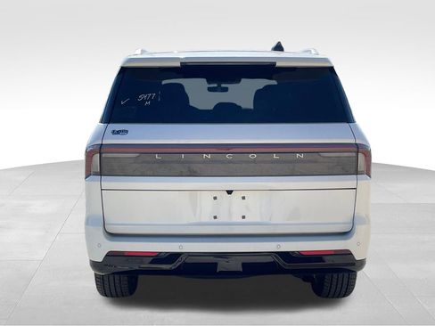 New 2026 Lincoln Navigator Reserve AWD/4WD image 4
