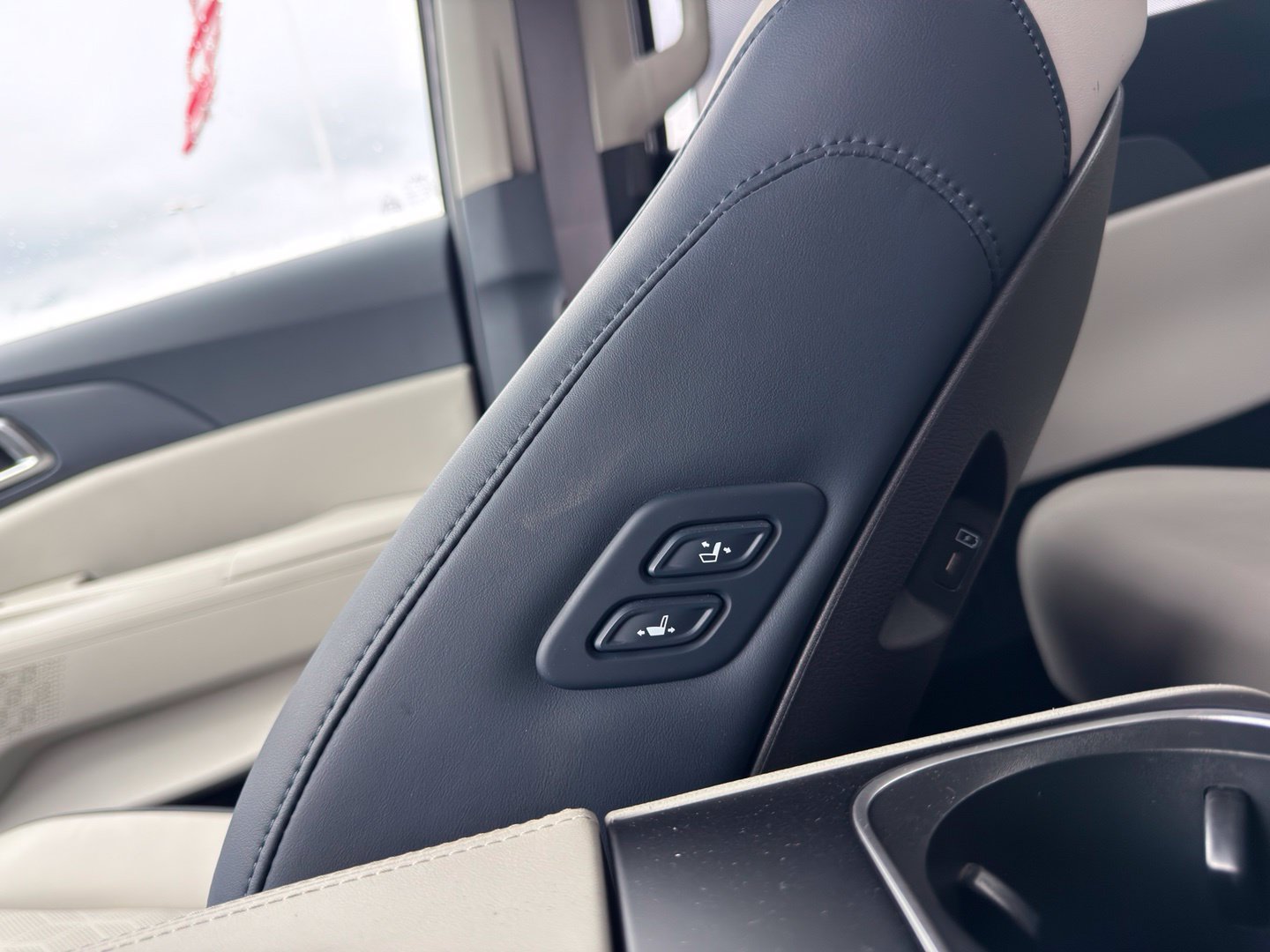 Used 2026 Kia Carnival SX FWD image 25