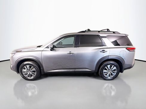 Used 2022 Nissan Pathfinder SV image 6