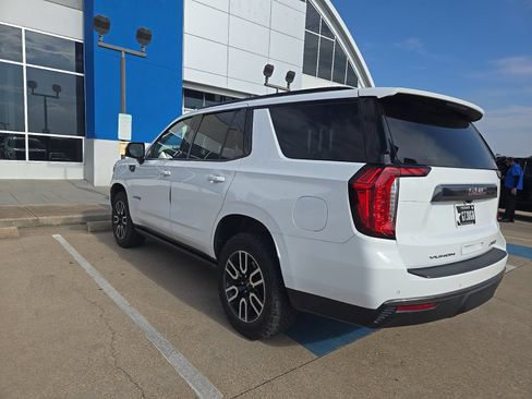 Used 2023 GMC Yukon AT4 w/ Technology Package AWD/4WD image 3