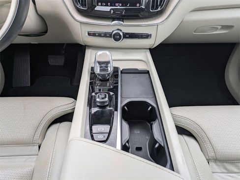 Certified 2022 Volvo XC60 B5 Inscription w/ Advanced Package image 19