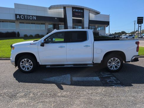 Used 2022 Chevrolet Silverado 1500 LTZ w/ LTZ Convenience Package II AWD/4WD image 2