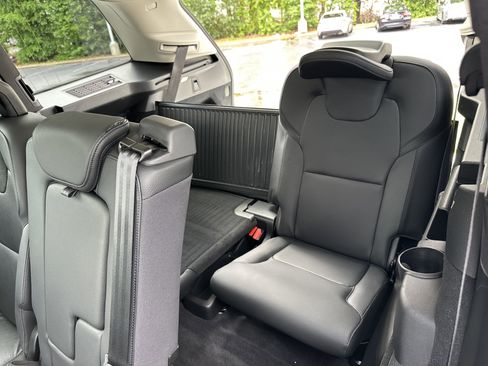 Used 2023 Volvo XC90 B6 Plus AWD/4WD image 33
