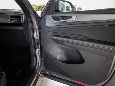 Used 2024 Volkswagen Atlas Cross Sport SE w/ Panoramic Sunroof Package image 19