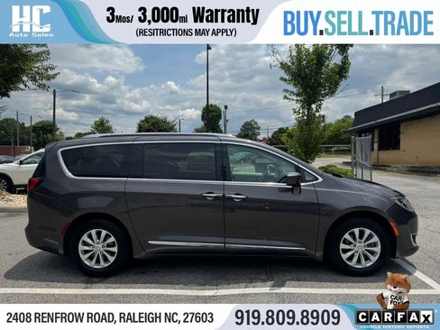 Used 2019 Chrysler Pacifica Touring-L FWD image 6