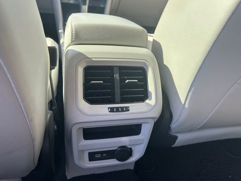 Used 2023 Volkswagen Tiguan SE image 47