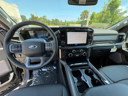 New 2026 Ford F250 Lariat w/ Black Appearance Package AWD/4WD image 7