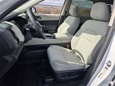New 2026 Nissan Pathfinder SL image 5