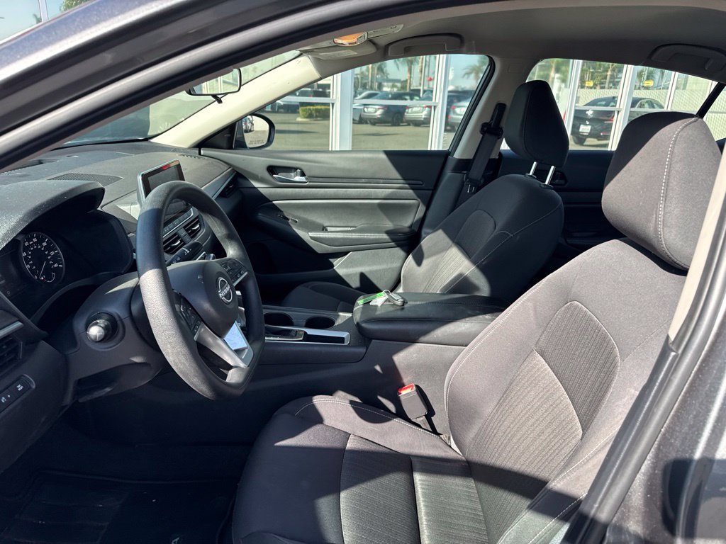 Used 2025 Nissan Altima 2.5 SV FWD image 15
