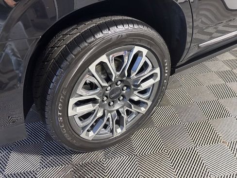 Used 2023 GMC Yukon Denali Ultimate image 7