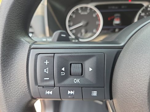 Used 2023 Nissan Rogue S AWD/4WD image 28