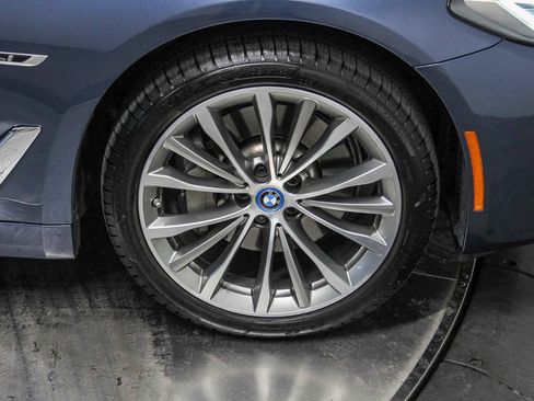 Certified 2023 BMW 530e w/ Premium Package image 9