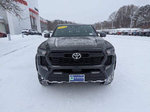 Used 2024 Toyota Tacoma TRD Off-Road image 9