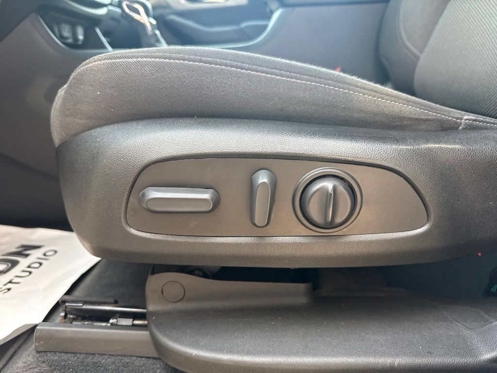 Used 2023 Chevrolet Traverse LT FWD image 22