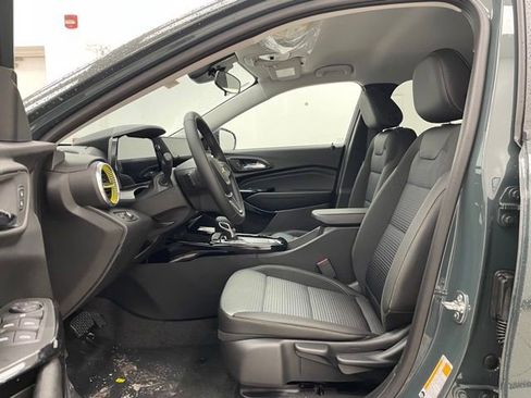 New 2026 Chevrolet Trax LT w/ Driver Confidence Package FWD image 9