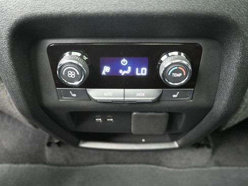 Used 2024 Chevrolet Traverse RS FWD image 24