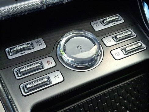 Certified 2025 Lincoln Nautilus Reserve image 16