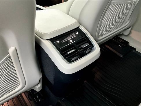 Used 2024 Volvo XC90 B6 Ultimate w/ Lounge Package image 30