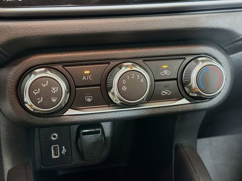 Used 2025 Nissan Versa S w/ Trunk Package image 22