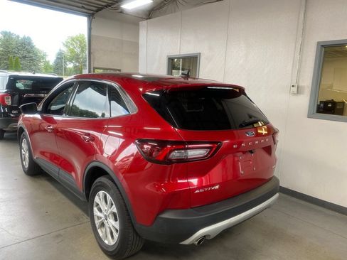 Used 2023 Ford Escape Active AWD/4WD image 3