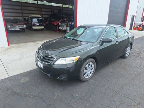 Used 2010 Toyota Camry LE FWD image 1