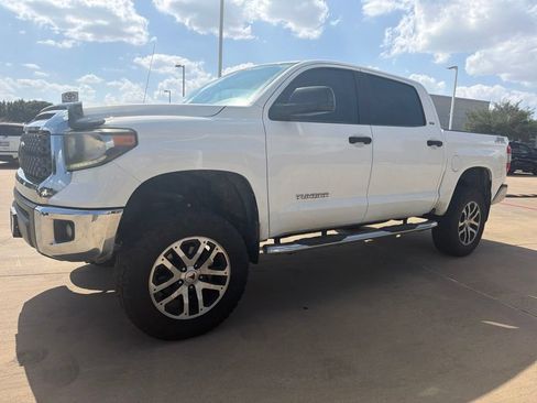 Used 2018 Toyota Tundra SR5 w/ SR5 Upgrade Package RWD image 1