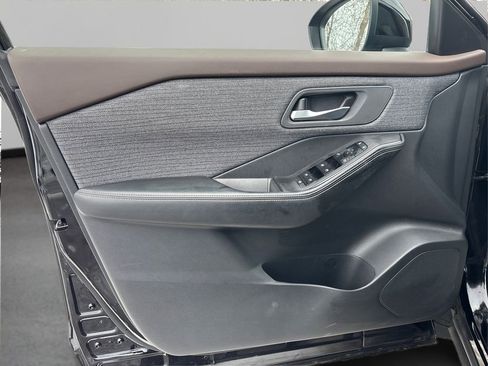 Used 2023 Nissan Rogue SV image 22