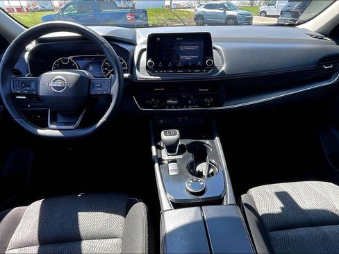 Used 2025 Nissan Rogue SV image 15