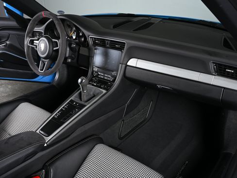 Used 2018 Porsche 911 GT3 RWD image 14