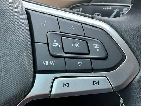 Certified 2023 Volkswagen Tiguan SE FWD image 29