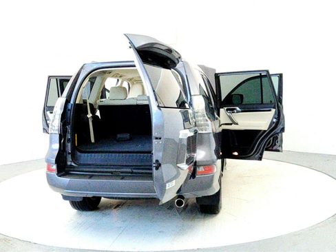 Used 2023 Lexus GX 460 Premium w/ Premium Package image 11