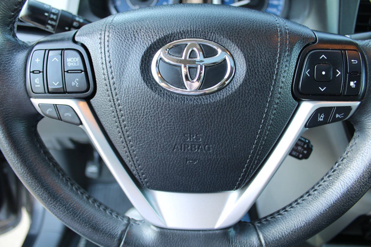 Used 2020 Toyota Sienna XLE FWD image 13