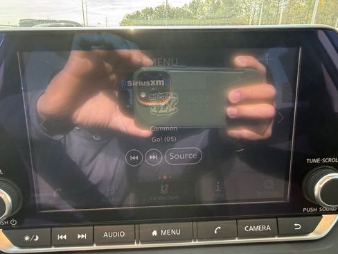 Used 2023 Nissan Rogue S image 19