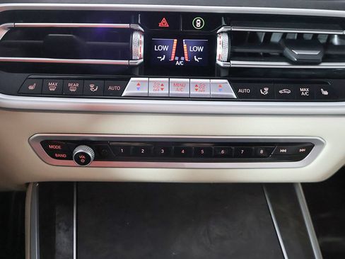 Used 2022 BMW X5 xDrive40i AWD/4WD image 49