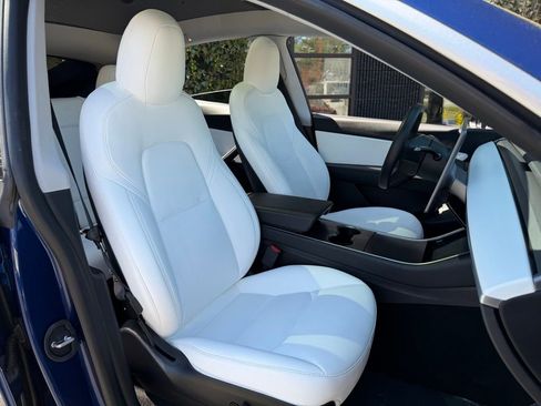 Used 2020 Tesla Model Y Long Range image 34