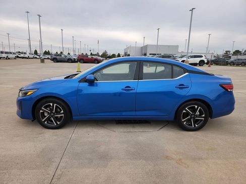 Used 2025 Nissan Sentra SV image 8