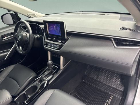 Used 2023 Toyota Corolla Cross XLE image 36