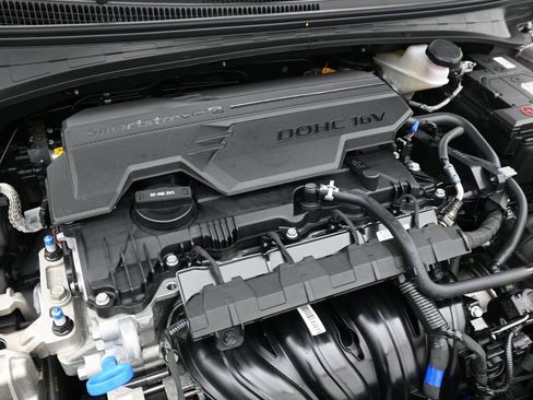 Certified 2025 Hyundai Elantra Sport image 30