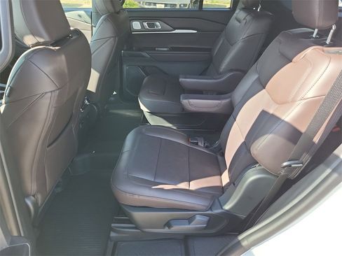 New 2026 Ford Explorer Platinum image 24