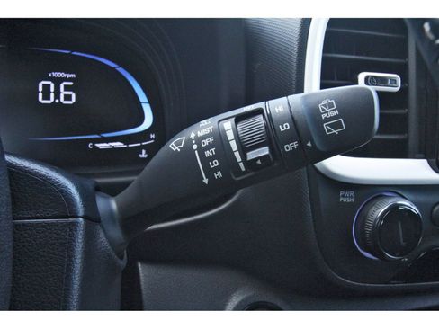 Used 2024 Hyundai Venue Limited image 21