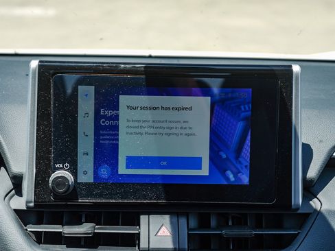 Used 2025 Toyota RAV4 XLE FWD image 15