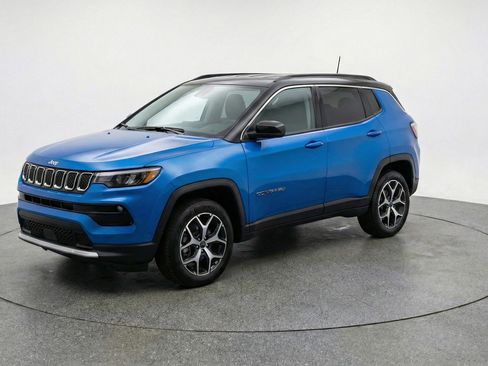 Used 2025 Jeep Compass Limited AWD/4WD image 3