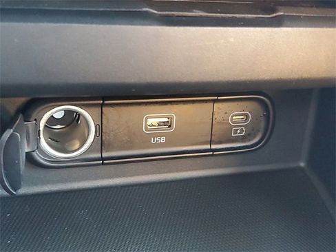 Certified 2025 Kia Seltos EX w/ EX Sunroof Package image 30