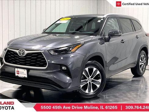 Certified 2024 Toyota Highlander XLE AWD/4WD image 1