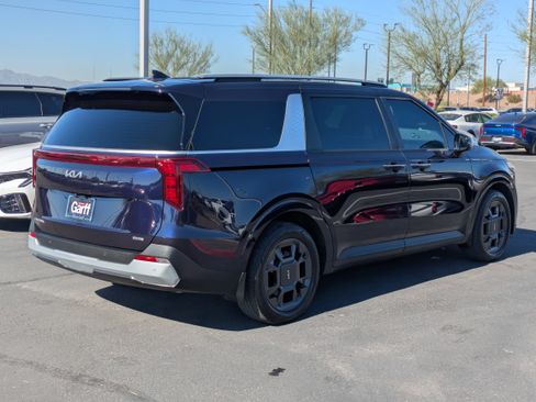 Certified 2025 Kia Carnival EX image 5