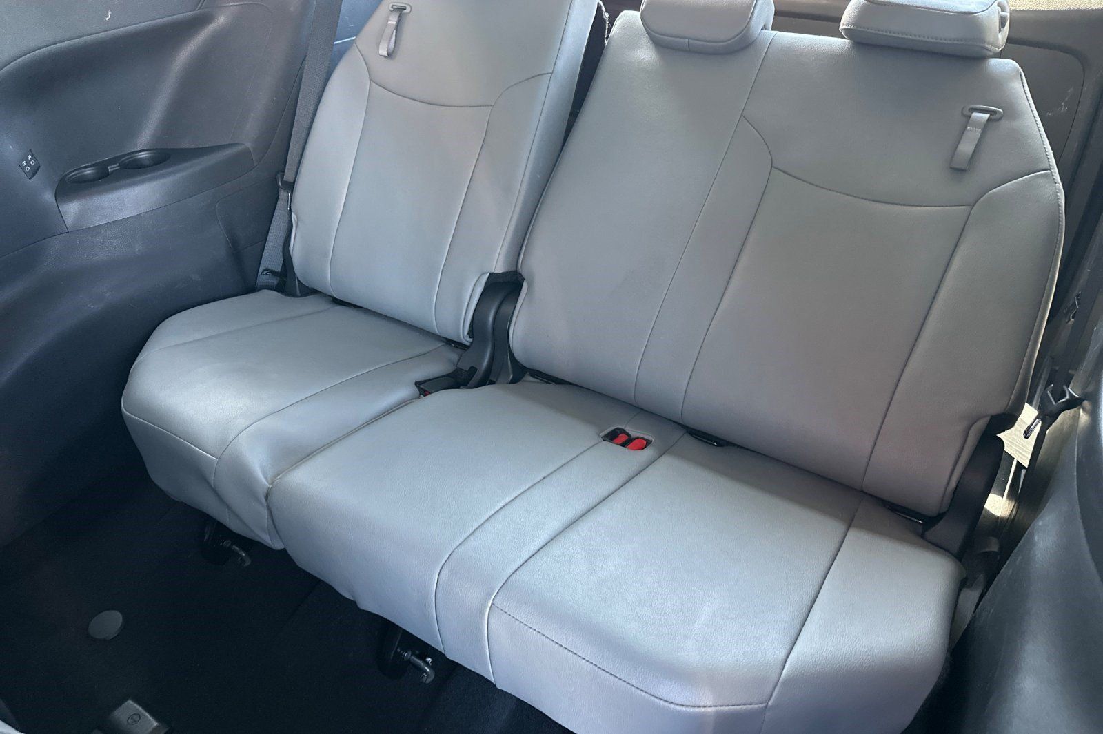 Used 2026 Toyota Sienna XLE FWD image 34